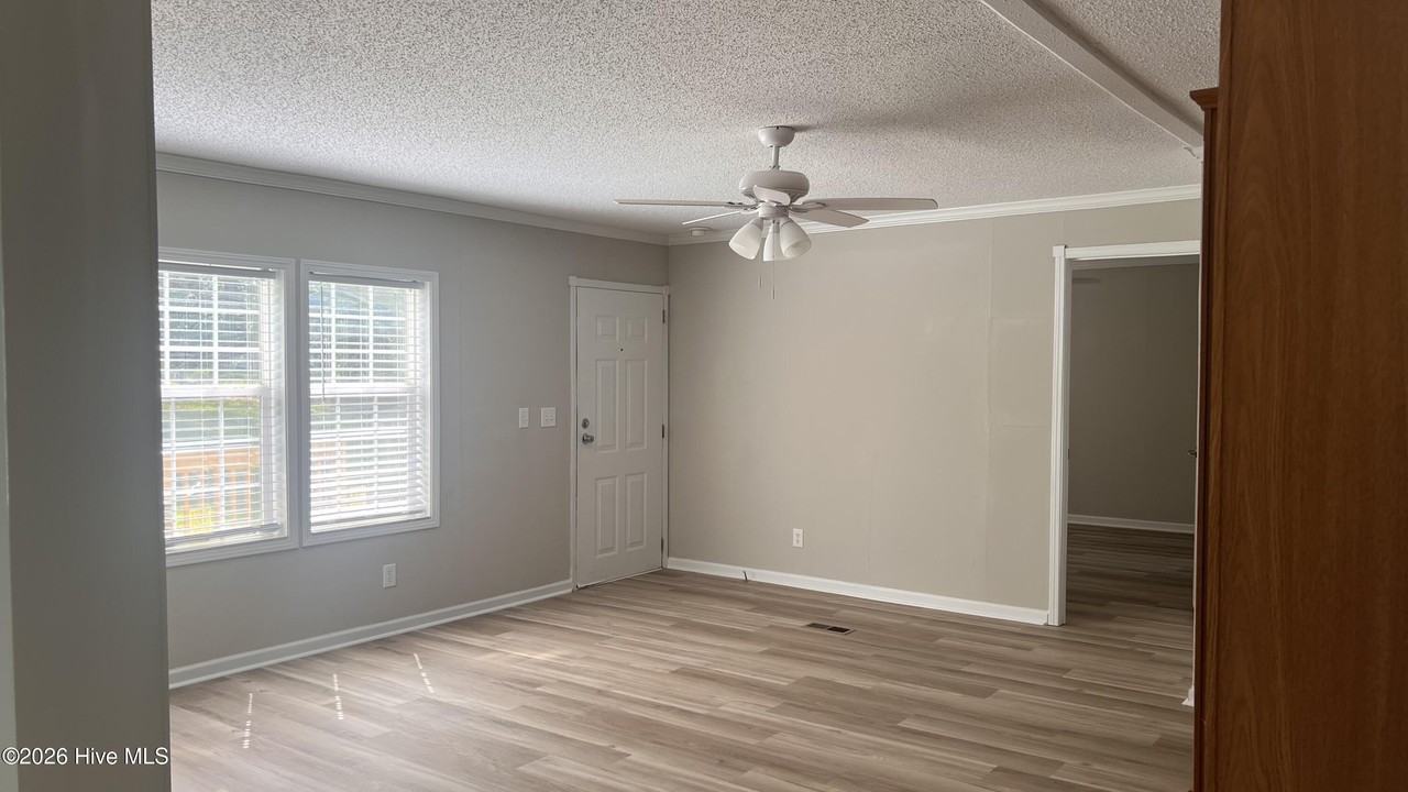 1642 Oakwood Rd - Photo 6 of 10