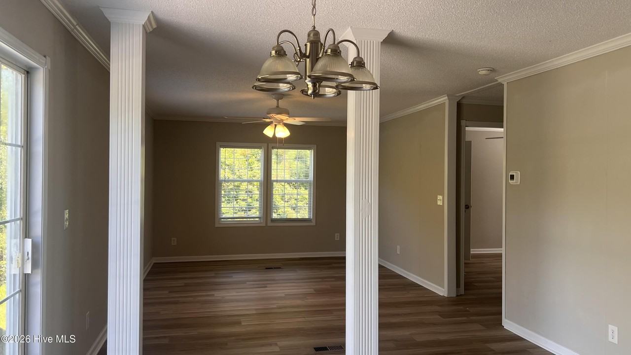 1642 Oakwood Rd - Photo 7 of 10