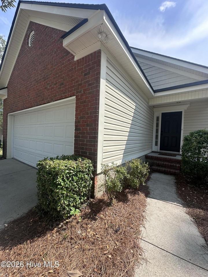 209 Sarah Creek Ct - Photo 2 of 34