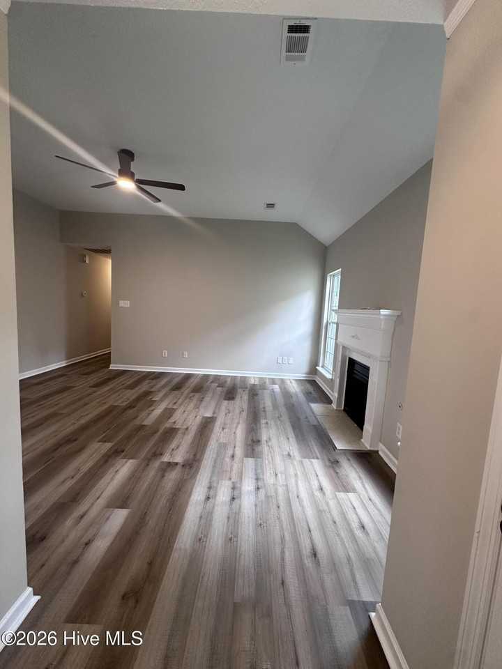 209 Sarah Creek Ct - Photo 3 of 34