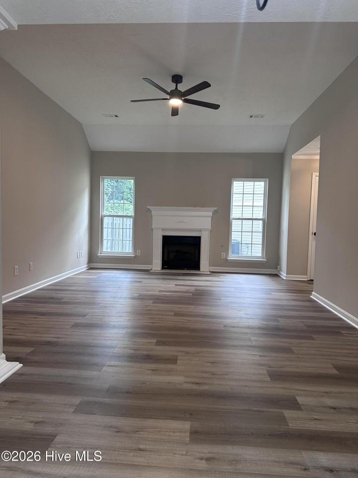 209 Sarah Creek Ct - Photo 4 of 34