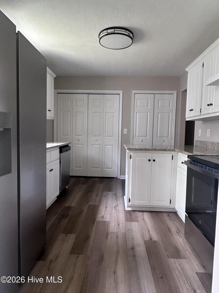 209 Sarah Creek Ct - Photo 7 of 34