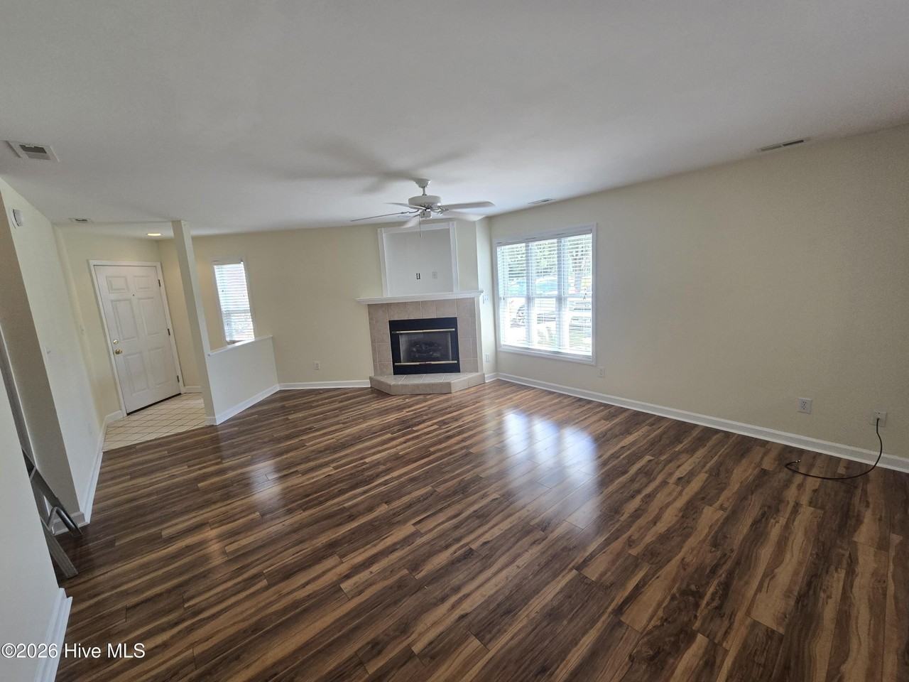 421 Commerce Ave #A - Photo 3 of 12