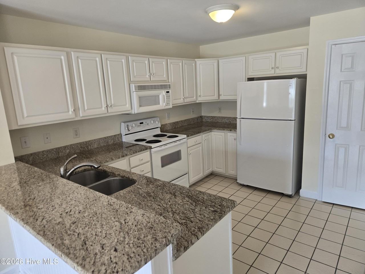 421 Commerce Ave #A - Photo 6 of 12