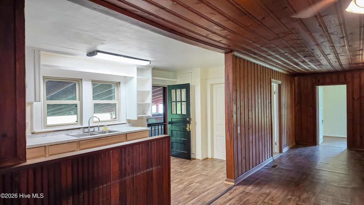 207 Kimbrough Rd - Photo 5 of 9