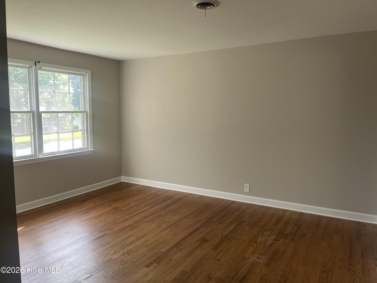 2506 Apricot Ln - Photo 4 of 17