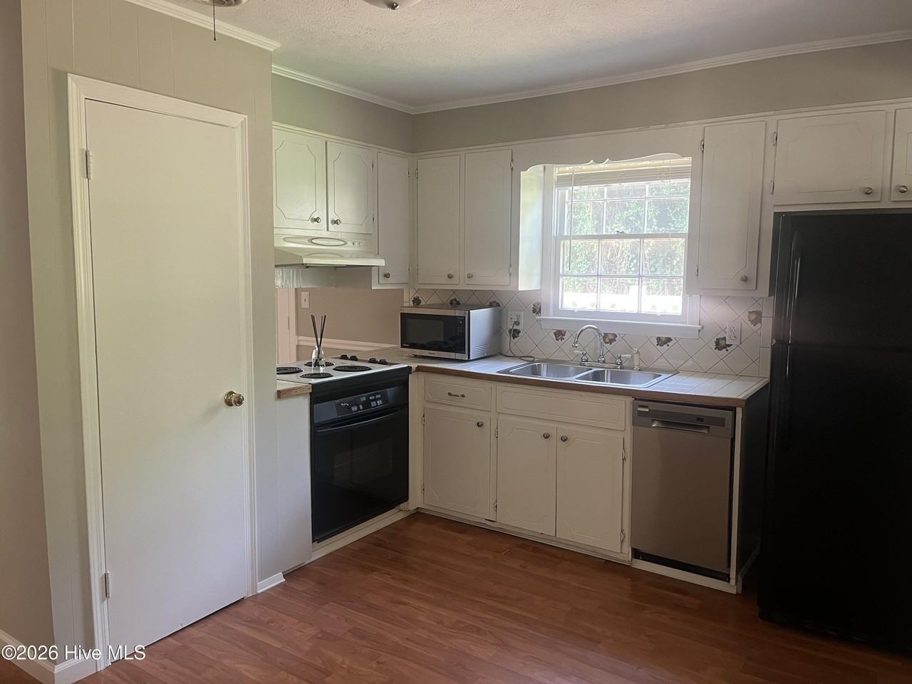 2506 Apricot Ln - Photo 7 of 17