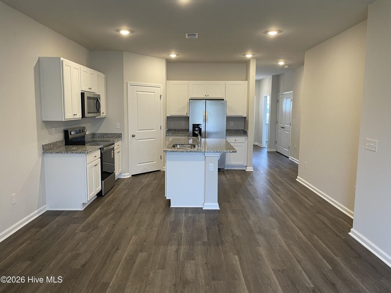 3600 Whaley Way Nw - Photo 4 of 34
