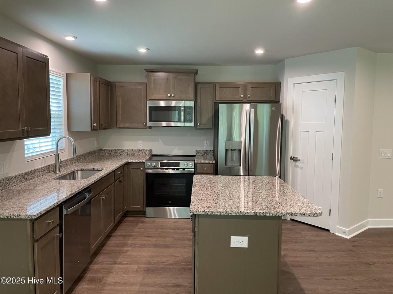 1324 Nora Ct Nw - Photo 3 of 30