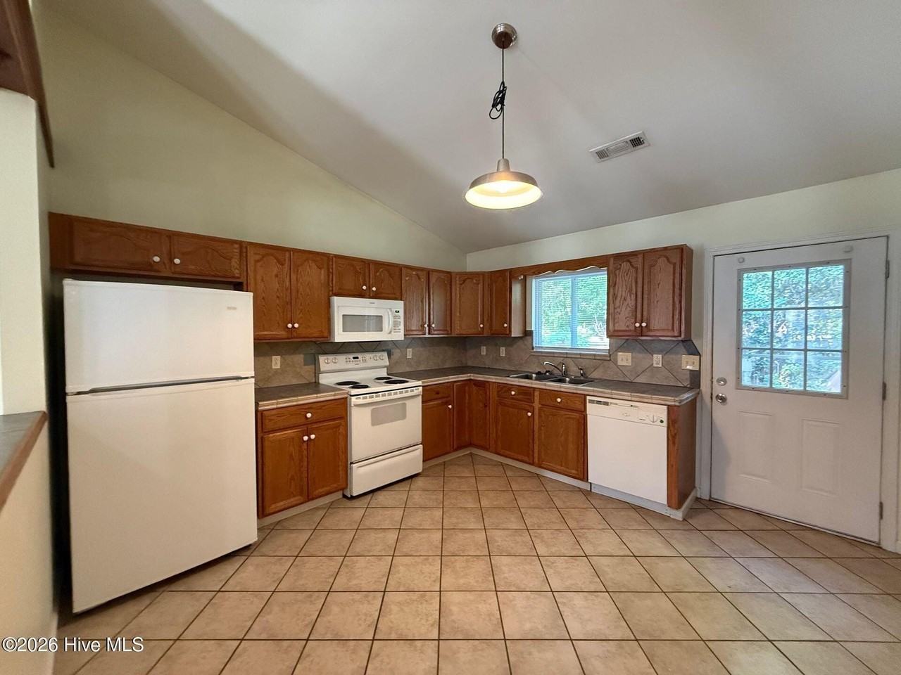 173 Corey Cir - Photo 2 of 6