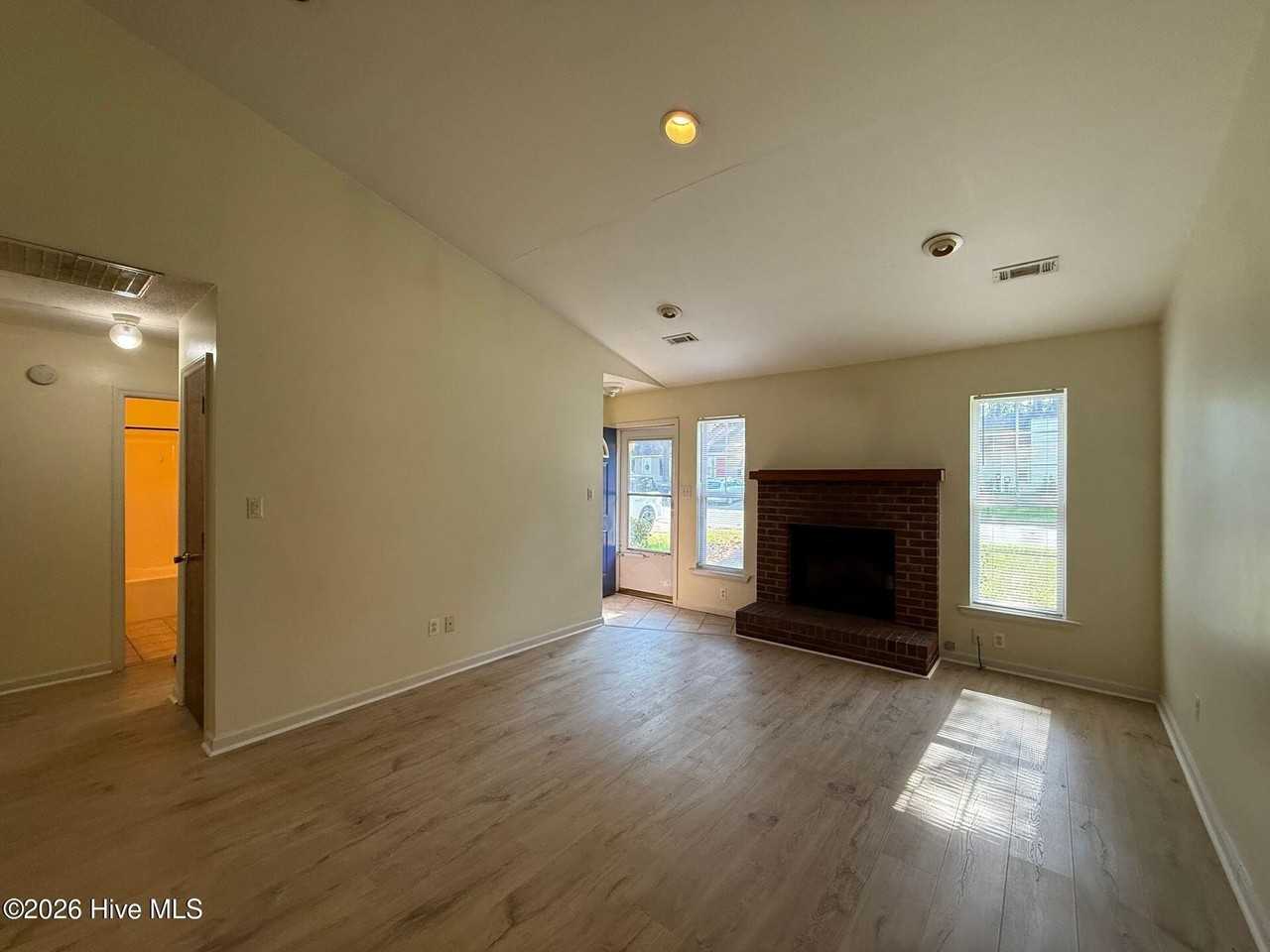 173 Corey Cir - Photo 3 of 6