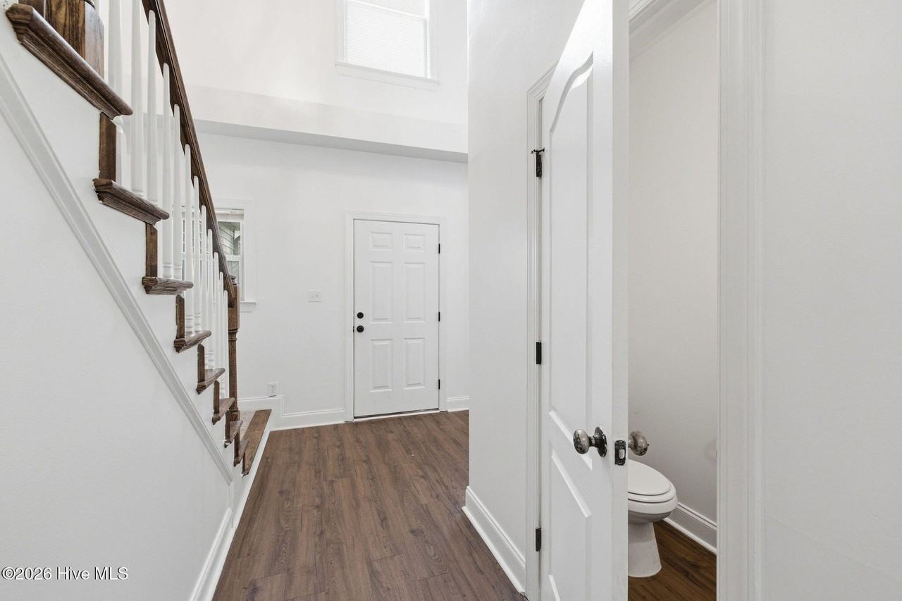 8017 Battle St - Photo 2 of 14
