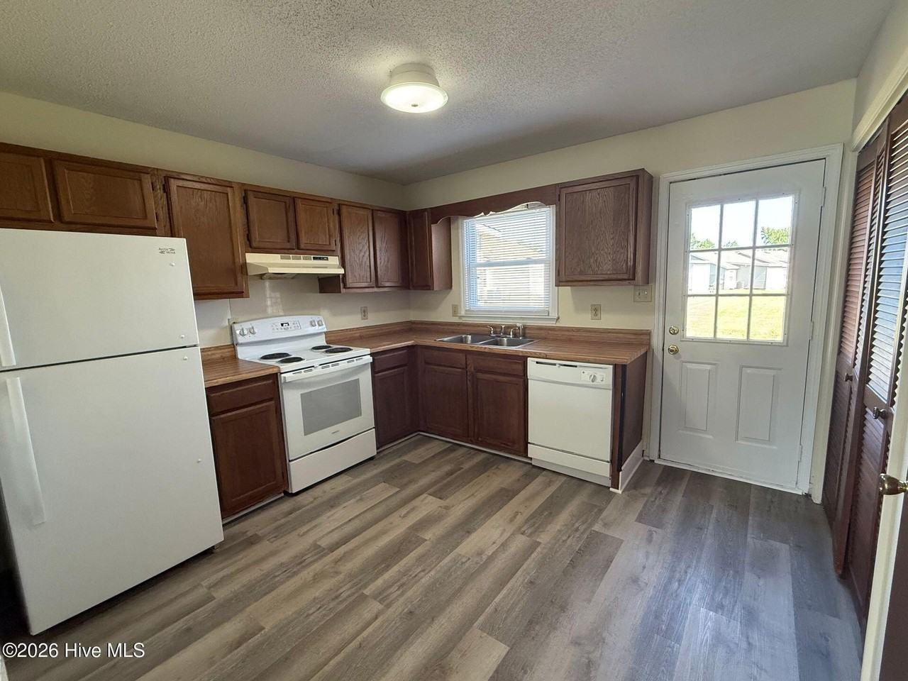 1814 Burgaw Hwy - Photo 2 of 6