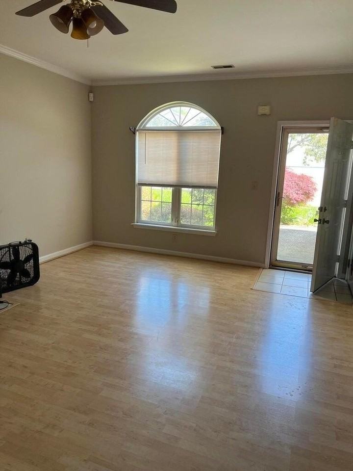 1116 Parliament Way - Photo 2 of 12