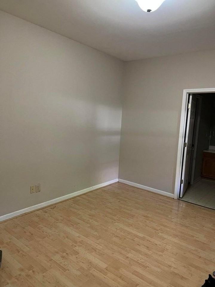 1116 Parliament Way - Photo 6 of 12