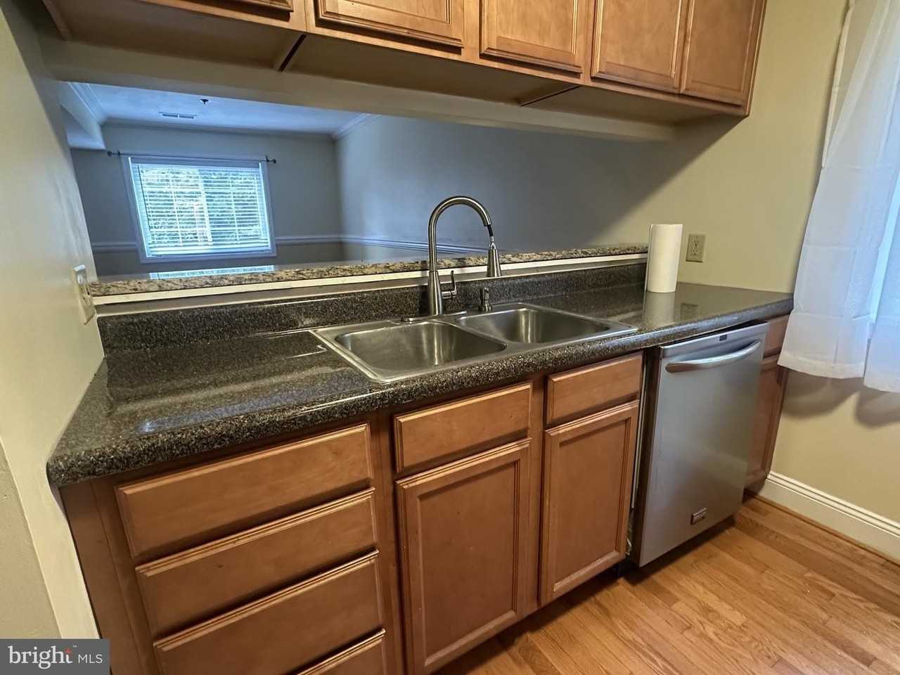 4916 Columbia Rd - Photo 3 of 20
