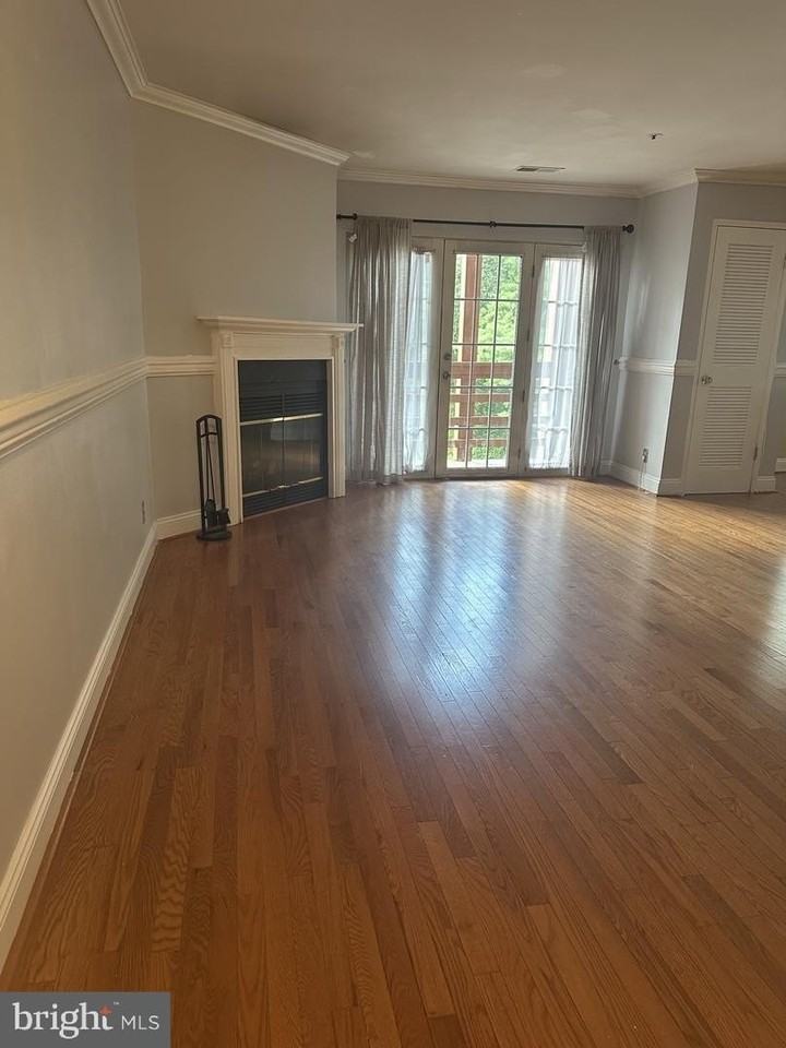 4916 Columbia Rd - Photo 4 of 20