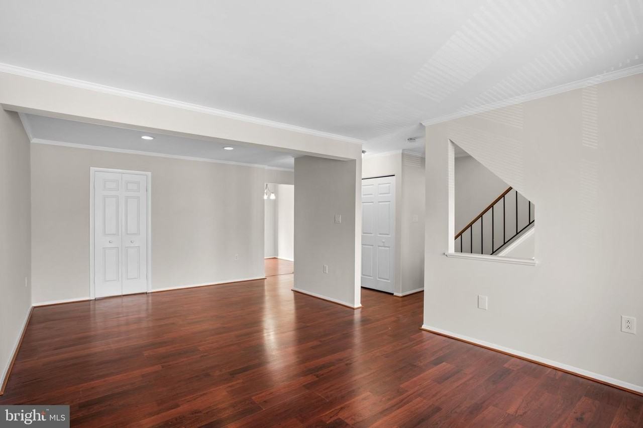 8113 Wooded Glen Ct - Photo 5 of 30
