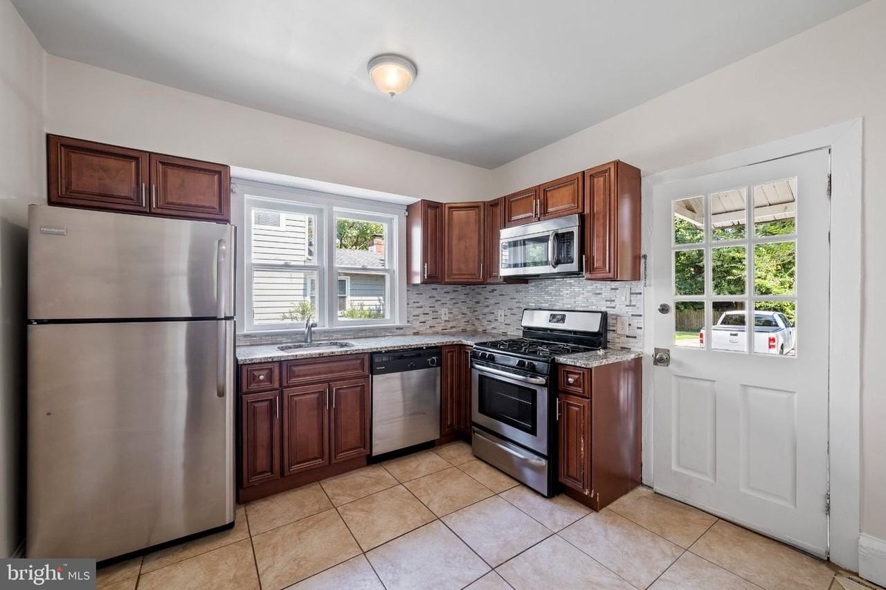 3436 S Woodland Ave - Photo 7 of 19