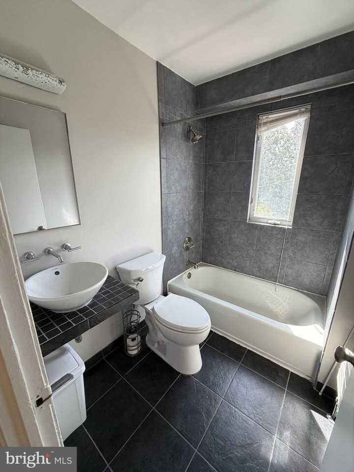 422 Earl St - Photo 6 of 14