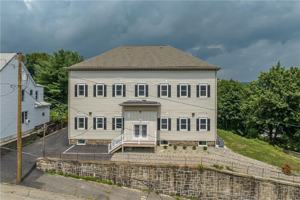 featured image of 418 W Race St #3
