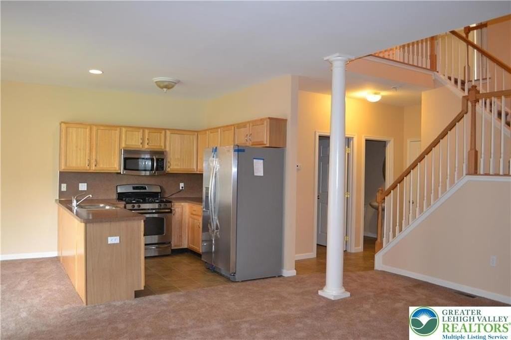 204 S Kathryn St - Photo 7 of 37