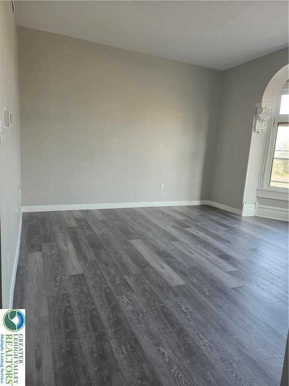 1142 W Hamilton St #2F - Photo 2 of 9