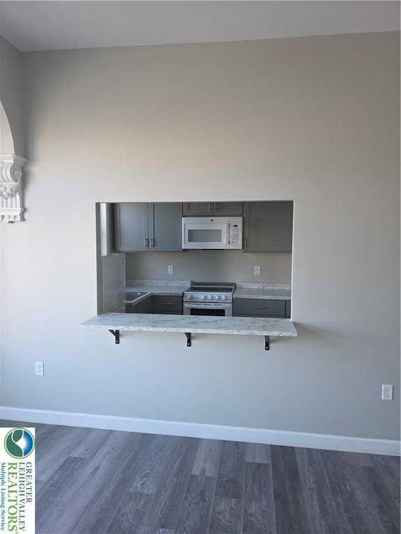 1142 W Hamilton St #2F - Photo 4 of 9