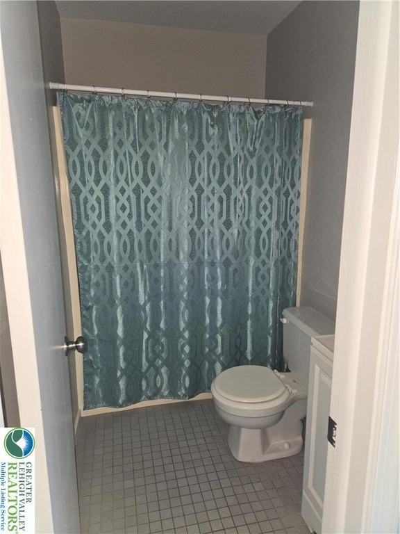 1142 W Hamilton St #2F - Photo 7 of 9