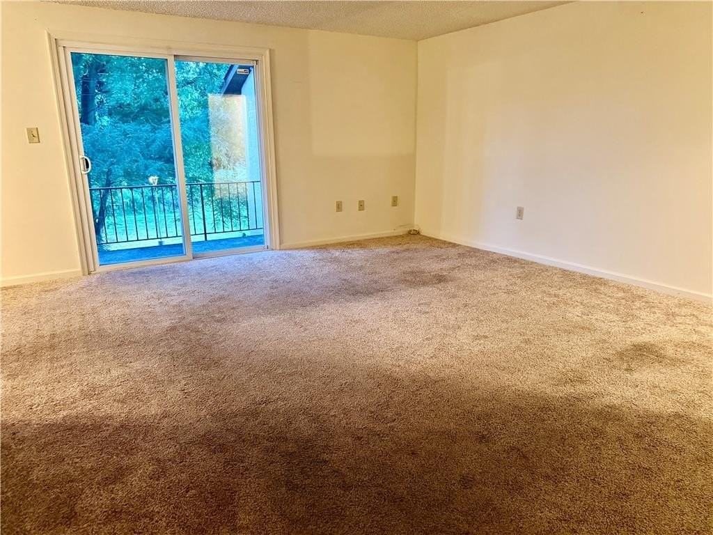 2406 Woodstock Dr #B - Photo 3 of 9