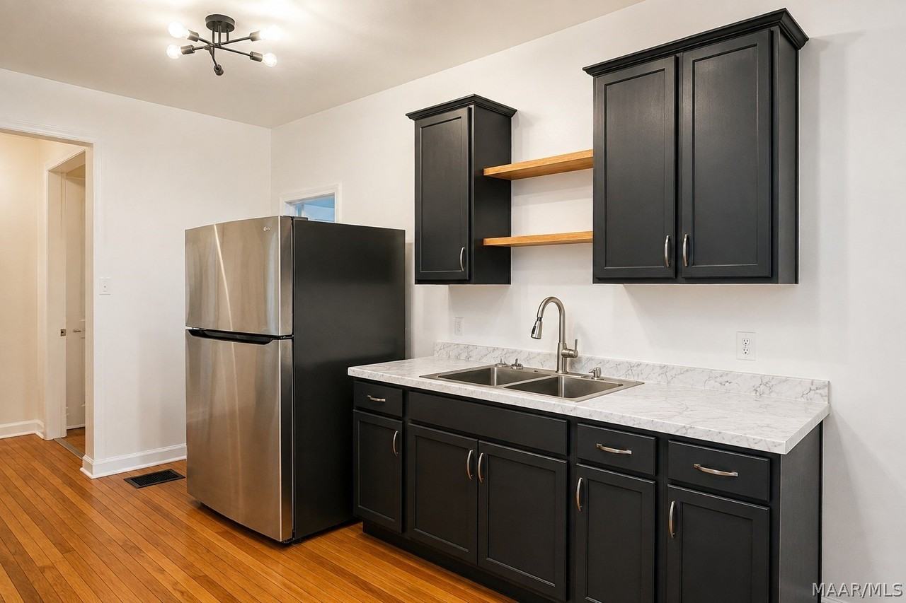 616 Martha St - Photo 3 of 10