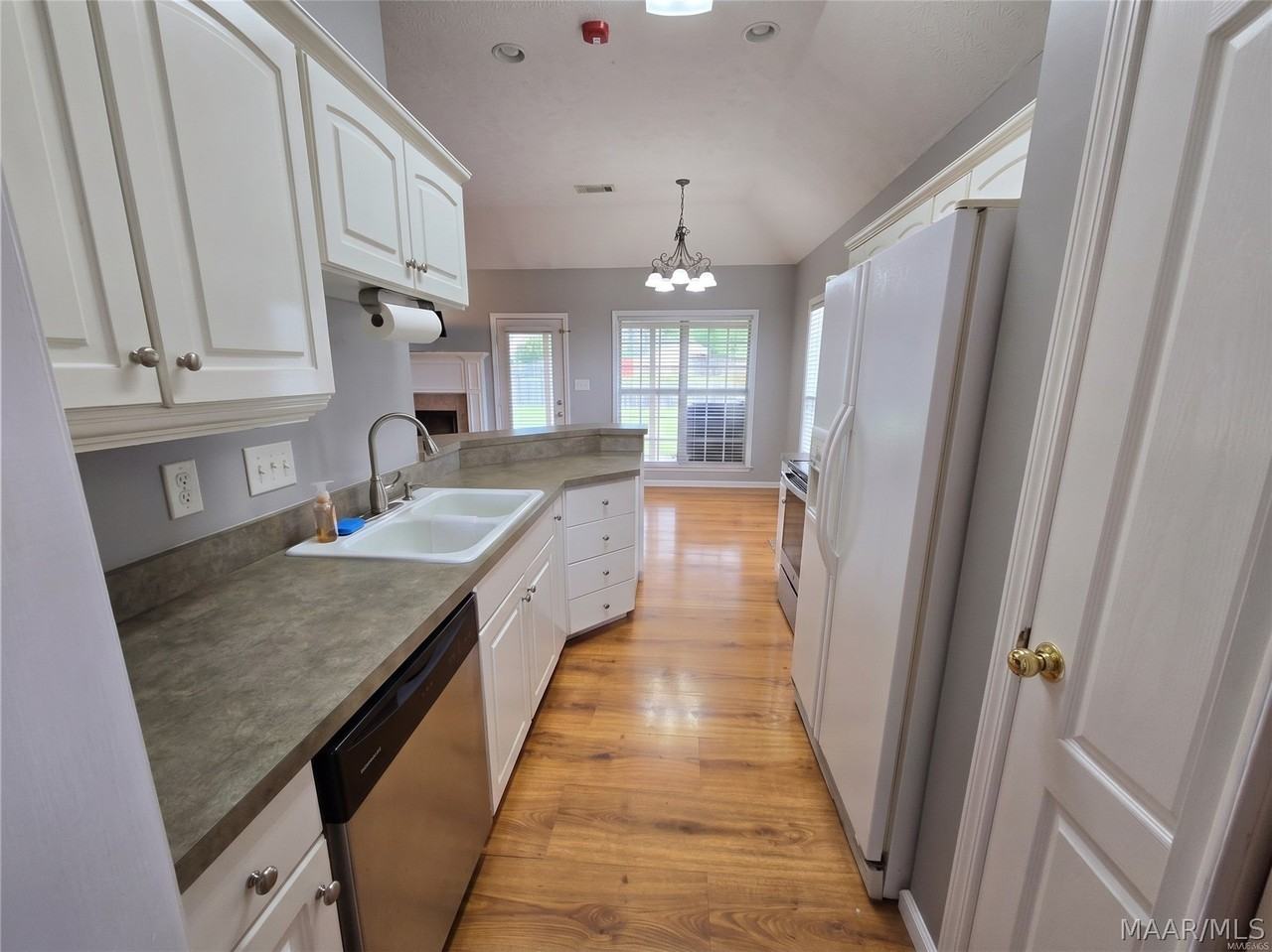 79 Taylor Xing - Photo 6 of 17
