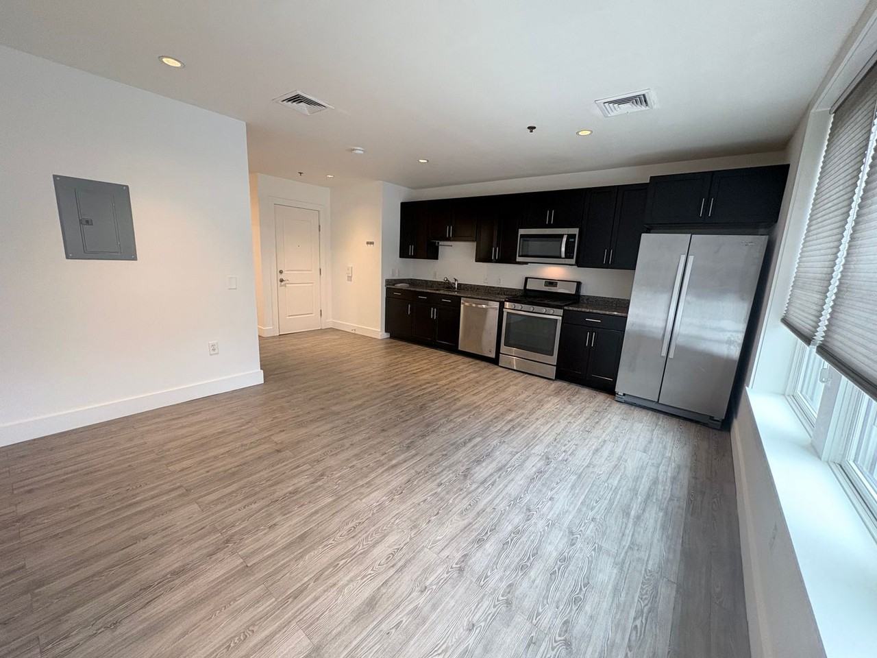 9 S Beaver St - Photo 2 of 8