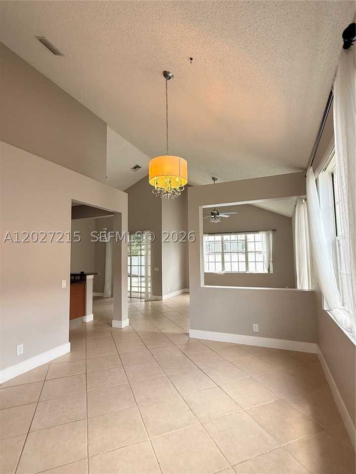 300 Cameron Dr - Photo 5 of 46