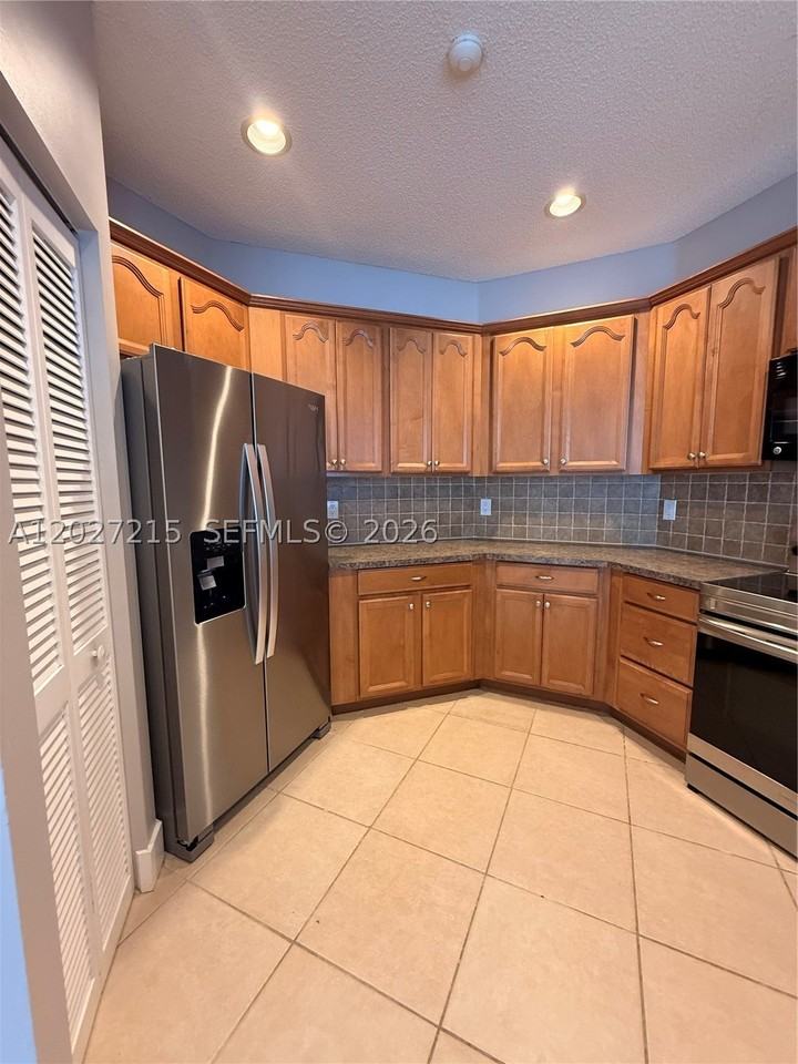 300 Cameron Dr - Photo 6 of 46