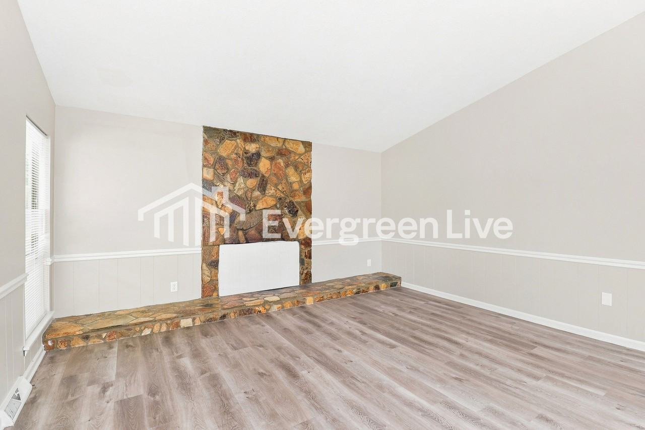 11129 Meadowcrest Ln - Photo 3 of 10