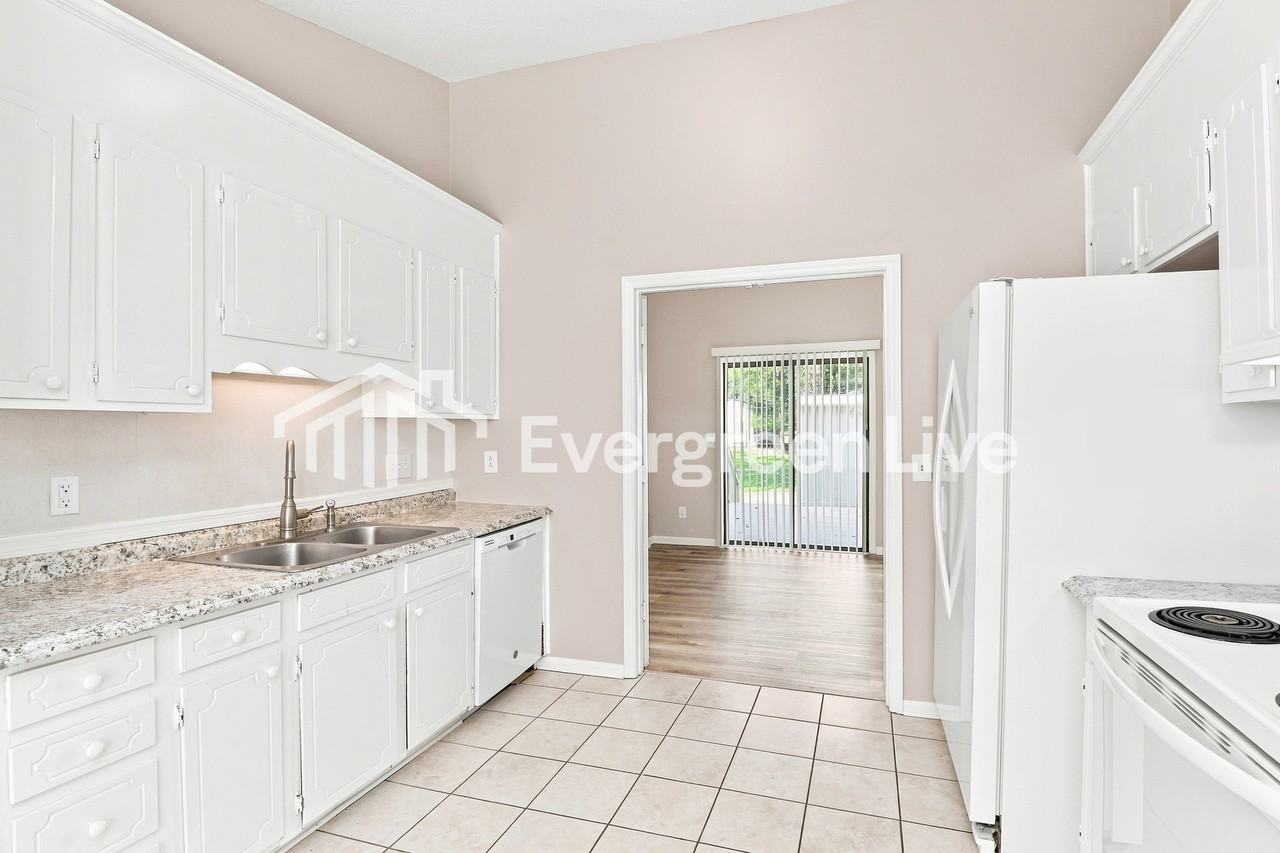 11129 Meadowcrest Ln - Photo 5 of 10