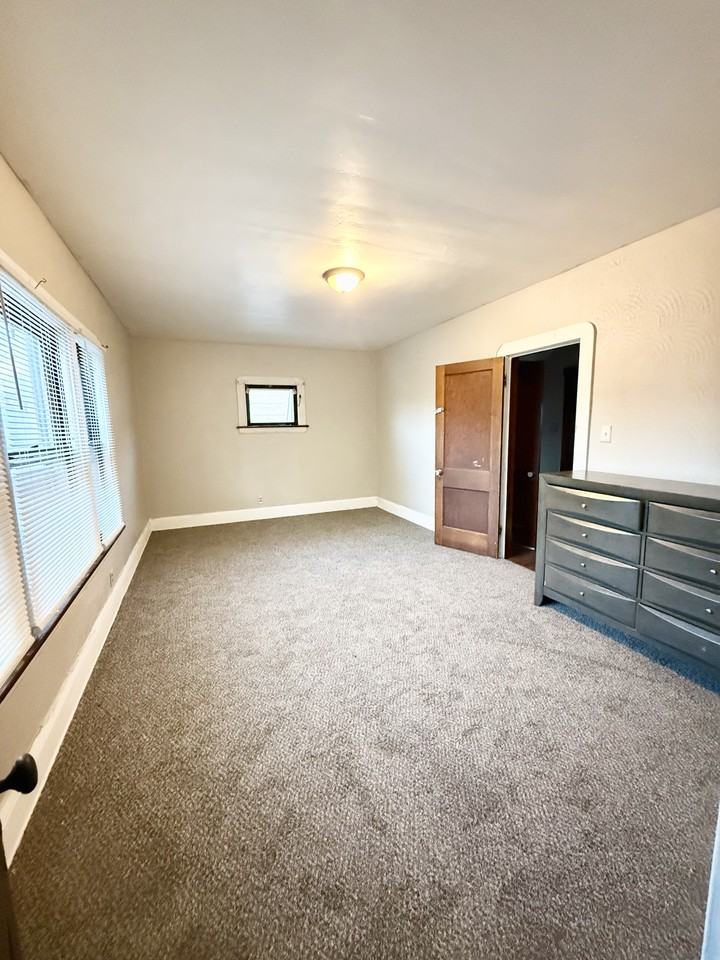 12312 Buckingham Avenue - Photo 2 of 4