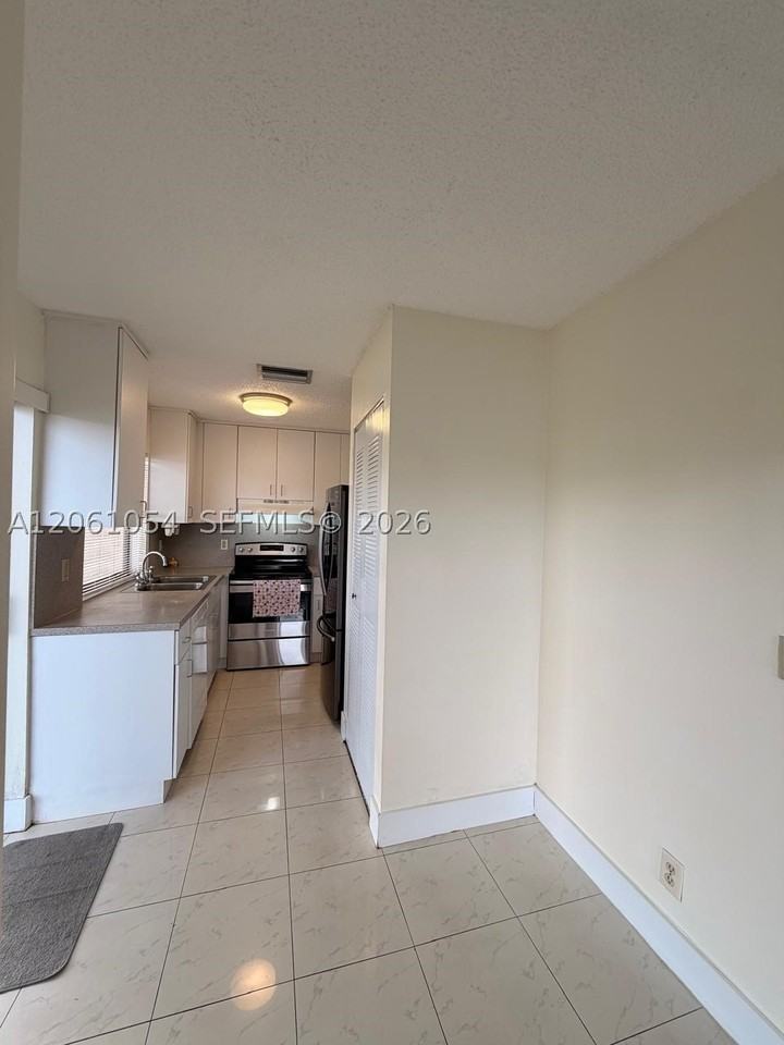6431 Nw 171st St - Photo 5 of 17