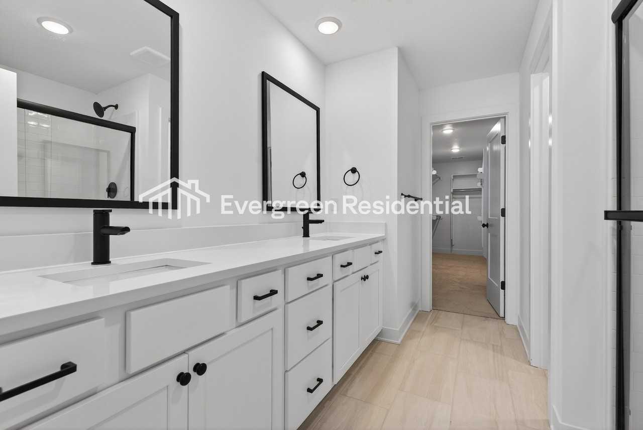 8167 N Berkley Ave - Photo 2 of 25