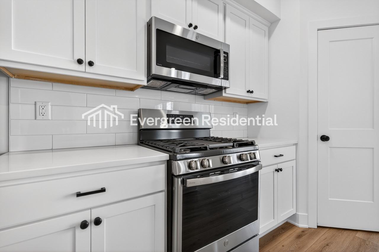 8167 N Berkley Ave - Photo 3 of 26