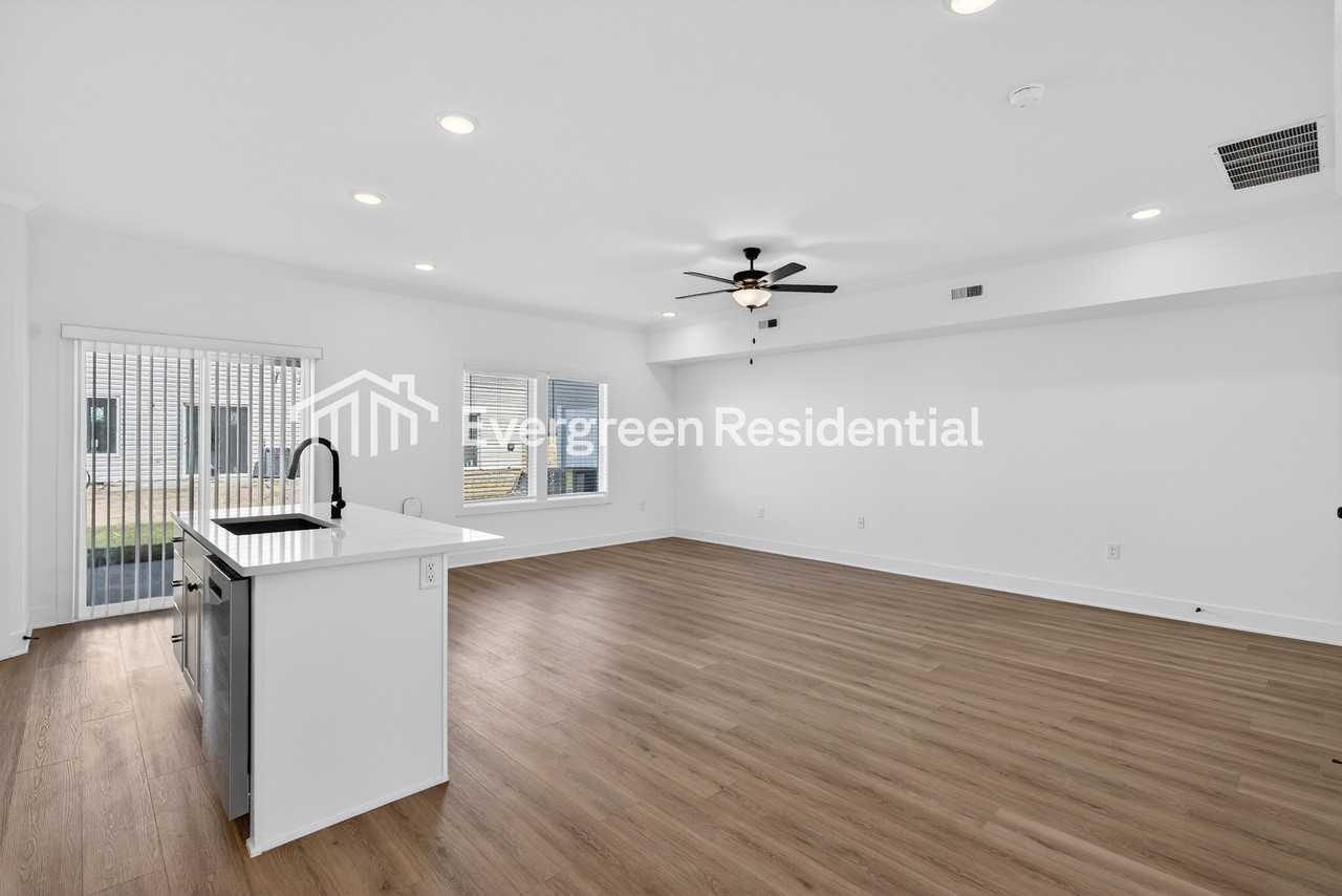 8167 N Berkley Ave - Photo 4 of 26