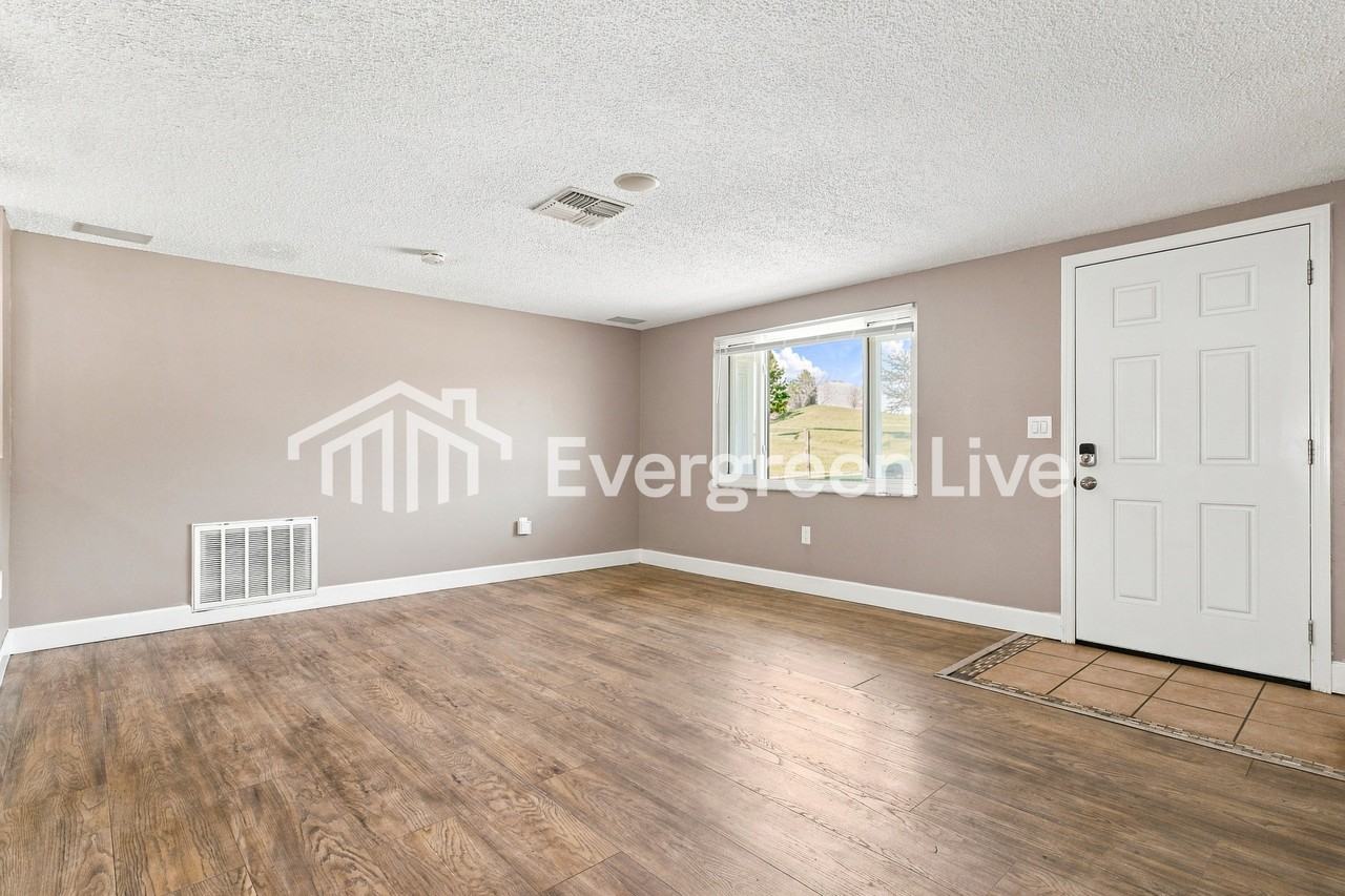 11828 Oceanside Dr - Photo 3 of 15