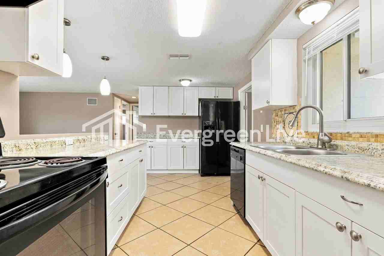11828 Oceanside Dr - Photo 7 of 15
