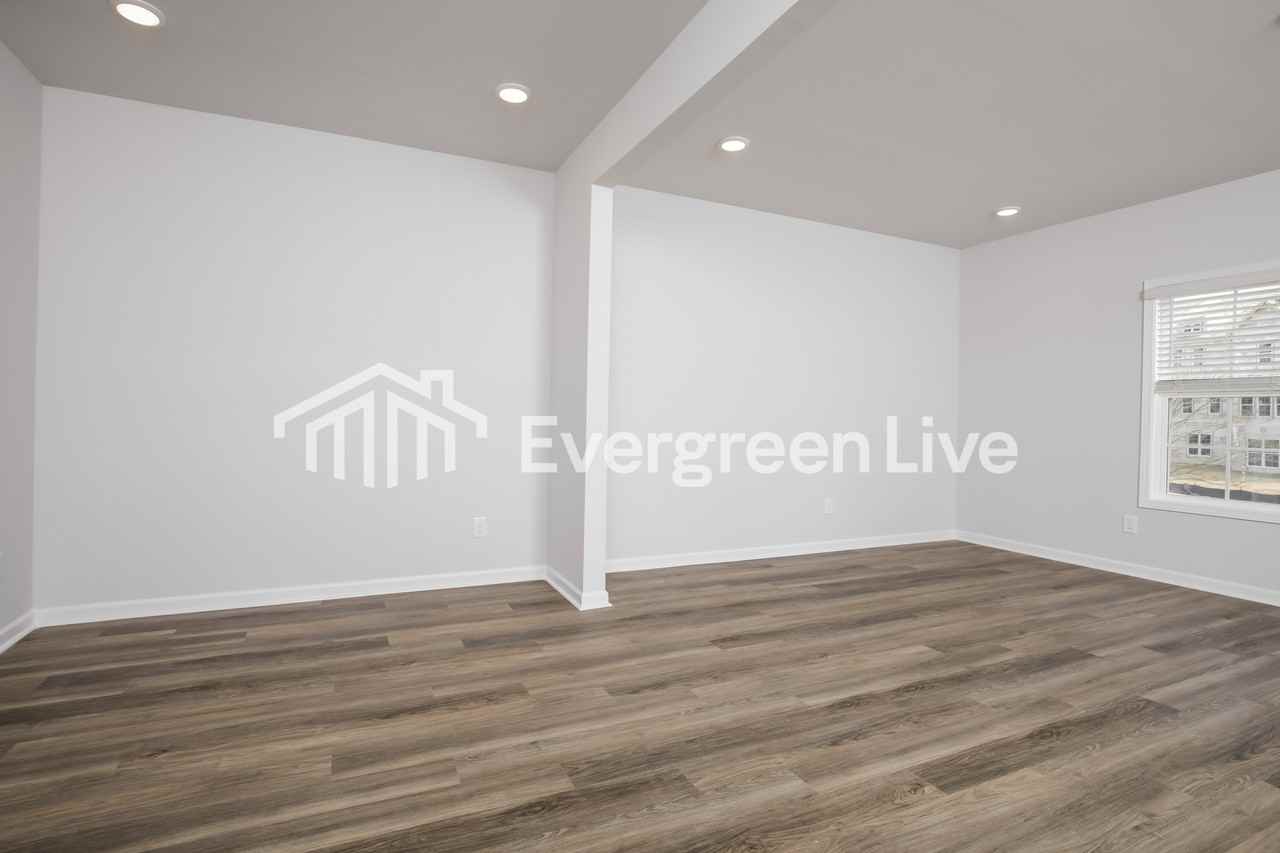 563 Hodge Rd - Photo 5 of 16