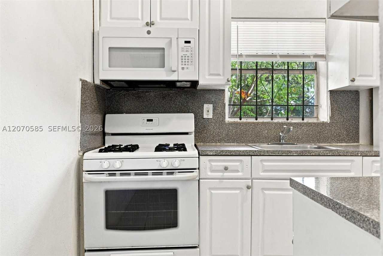 1245 W 24th St #223 - Photo 7 of 17