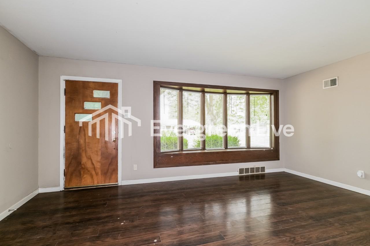 1160 Mundy Dr - Photo 4 of 15