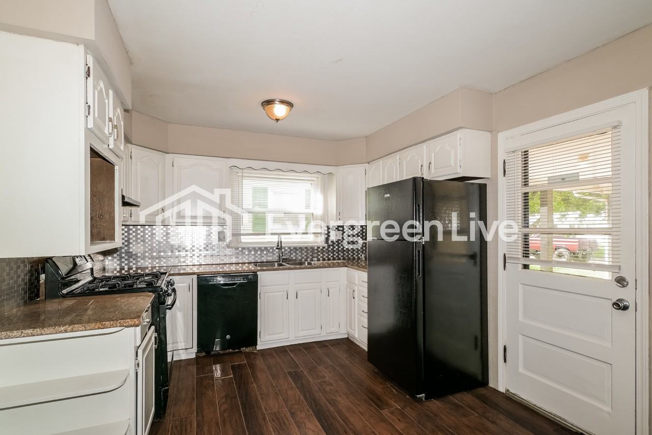 1160 Mundy Dr - Photo 6 of 15