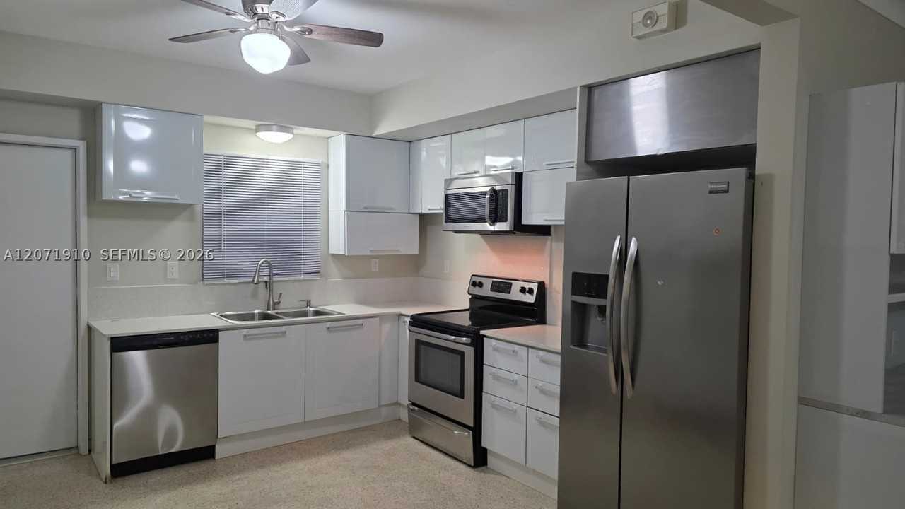 260 Sw 31st Ct #260 - Photo 3 of 11