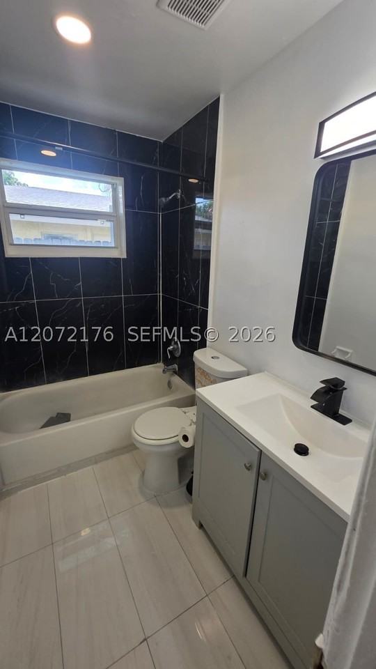 5303 Nw 18th Ct #5303 - Photo 3 of 6